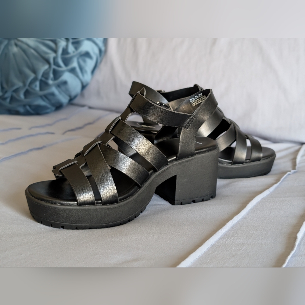 SO women's Black Strappy Block Heel Sandals Chunky Lug Sole Size 7.5 Med